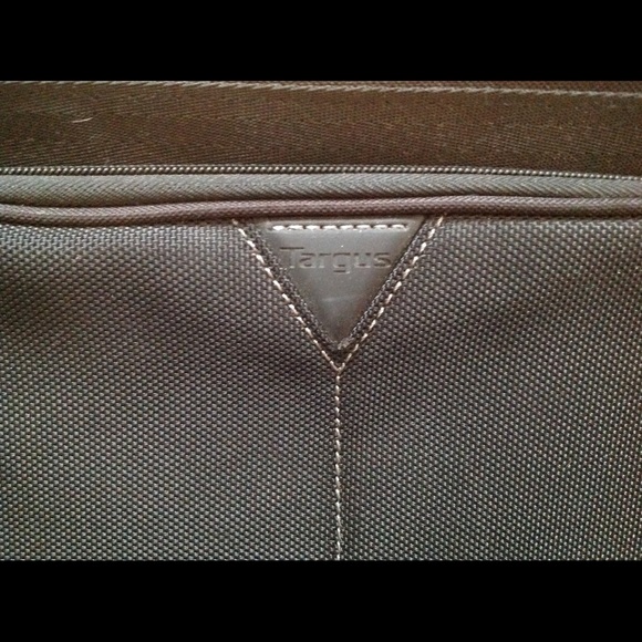 TARGUS Black Canvas Laptop Case Zippered Briefcase Messenger Bag 17 X 12 - Picture 8 of 13